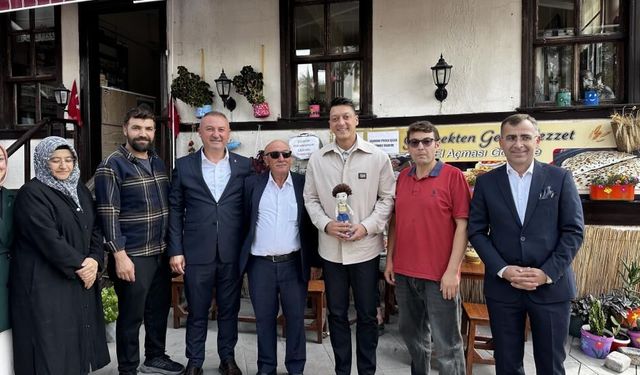 Mesut Özil, Sakarya'da vatandaşlarla bir araya geldi