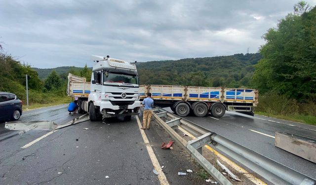 Tır makasladı! Trafik felç oldu