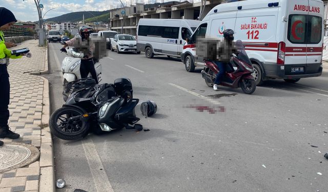 Hafif ticari araç ile çarpışan motosikletli ağır yaralandı