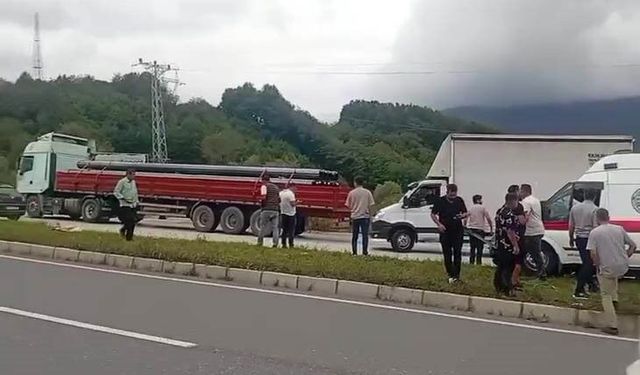 Düzce’de ambulans tıra arkadan çarptı 1 kişi yaralı