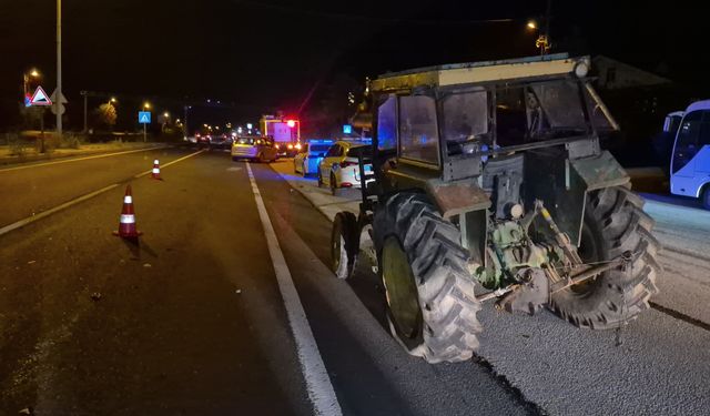 D-100'de otomobil ile traktör çarpıştı: 2 yaralı