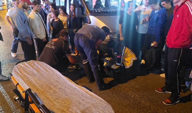 Anne ve oğluna motosiklet çarptı: 1 yaralı