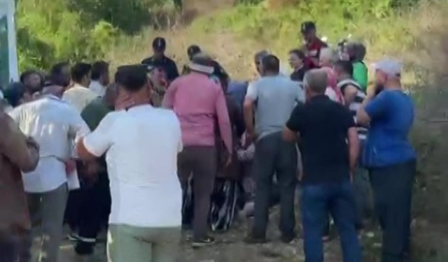 Devrilen traktörün altında kalan sürücü hayatını kaybetti