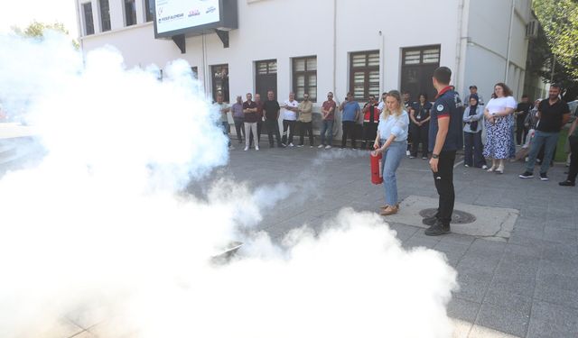 Büyükşehir çalışanlarına yangına karşı uygulamalı eğitim