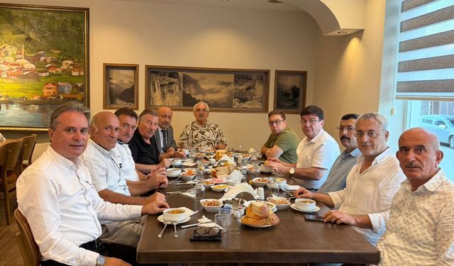 Trabzonlular Derneği’nden Ramazan Latifoğlu’na veda yemeği