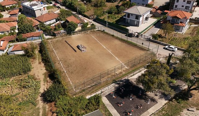 Serdivan Çubuklu Mahallesi’ne yeni sentetik futbol sahası kazandırılıyor