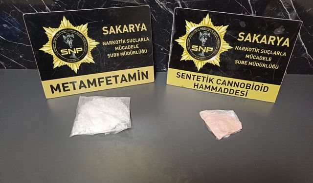 İstanbul'dan Sakarya'ya uyuşturucu getiren 2 şüpheli yakalandı