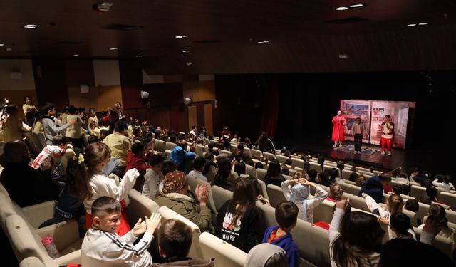Büyükşehir’in çocuk oyunları ekim ayında bin 500’ü aşkın izleyiciye ulaştı