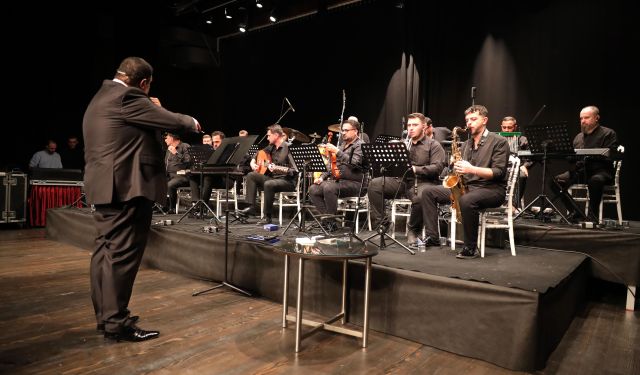 Zeki Müren’in unutulmaz şarkıları AKM’de yankılandı