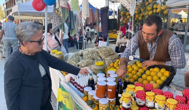 Yöresel ürünler Pamukova'daki festivalde ziyaretçilerle buluştu