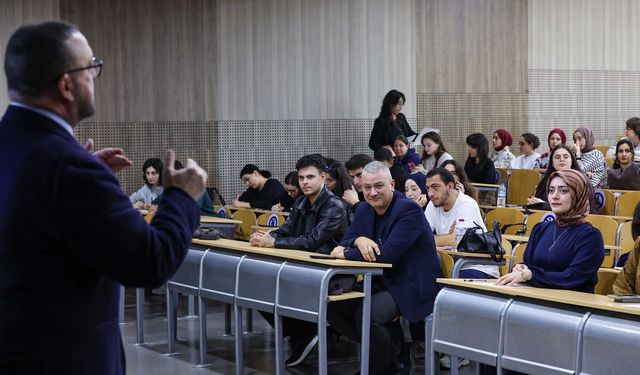 Başkan Osman Çelik üniversiteli gençlerle tecrübelerini paylaştı