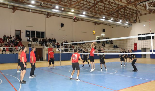 Ferizli’de 29 Ekim Cumhuriyet Kupası Voleybol Turnuvası başladı
