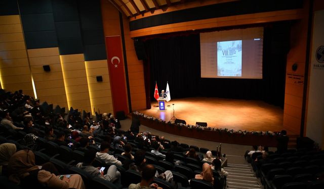 SAÜ'de VIII. Ortadoğu'da siyaset ve toplum kongresi başladı