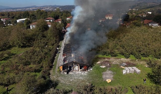 Yangının çıktığı fabrika kullanılamaz hale geldi