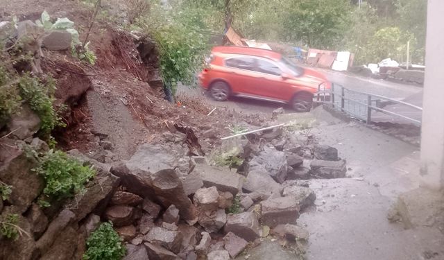 Karadeniz Ereğli’de aşırı yağış duvarı çökertti