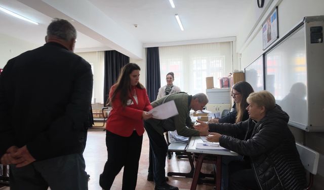 Bulgaristan'daki Cumhurbaşkanlığı seçimi için sandıklar kuruldu
