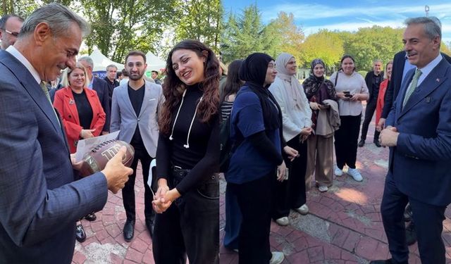 Yusuf Alemdar üniversiteli gençlerle bir araya geldi