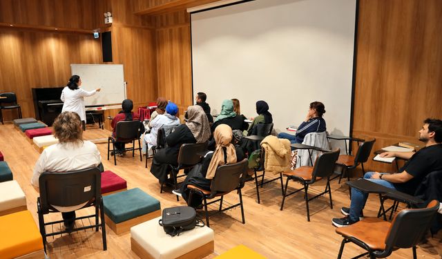 SAMEK’le 7’den 70’e herkes yeni bir dil öğreniyor