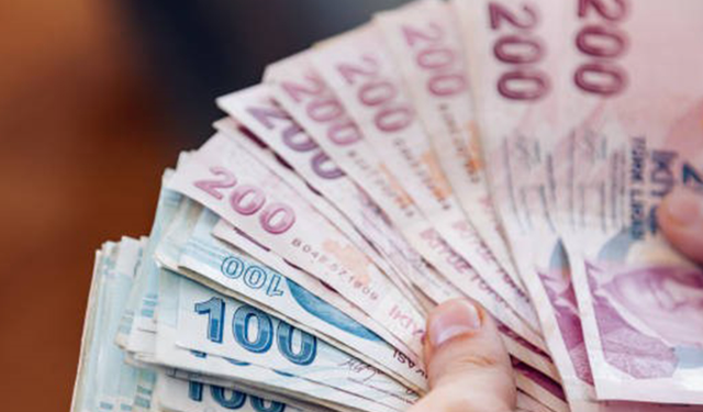 Yaşlı ve engelli aylıkları hesaplara yatırılmaya başlandı