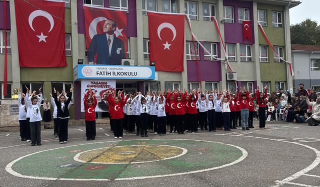 Fatih İlkokulu'nda Cumhuriyet coşkusu
