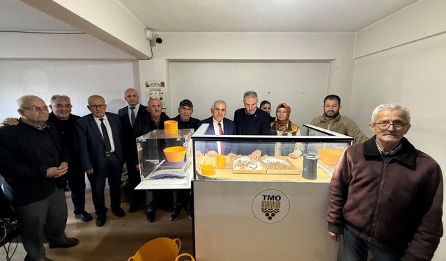 Vekil Ali İnci, TMO Genel Müdürü Ahmet Güldal ile Hendek’te alım noktasını ziyaret etti