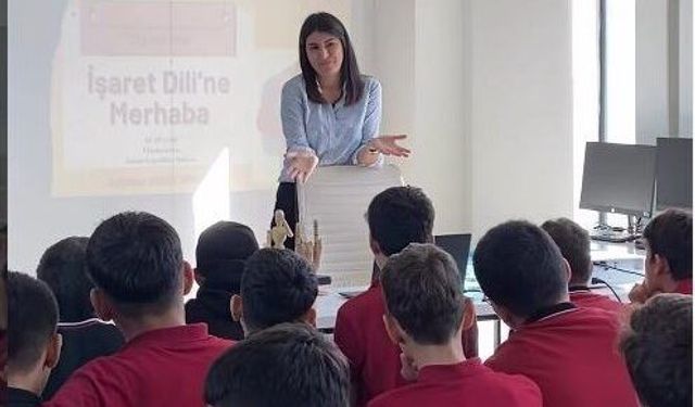 İşitme engellilerin dünyasını tanıdılar