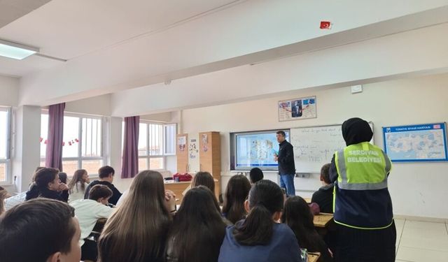 Serdivan’da öğrenci ve öğretmenlere afet farkındalık eğitimi