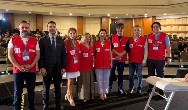 Geyve Devlet Hastanesi bilimsel kongreye katıldı