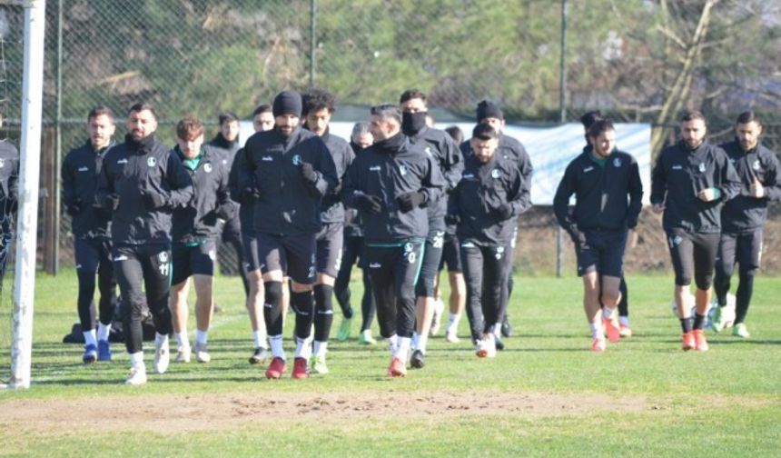 Sakaryaspor 45 puan ile liderliğini koruyor