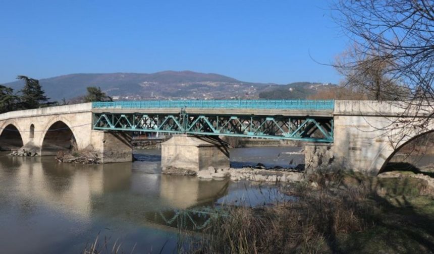 527 yıllık tarihi köprü hizmet vermeye devam ediyor