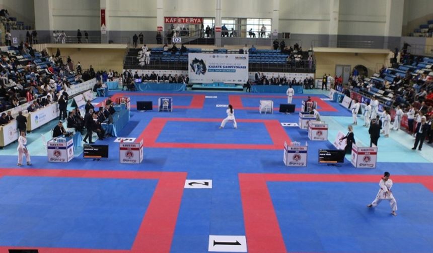 Karate turnuvasında heyecan bugün başladı