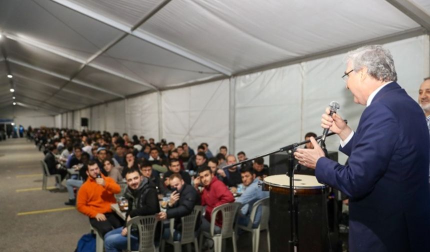 Başkan Yüce ilk iftarı öğrencilerle yaptı