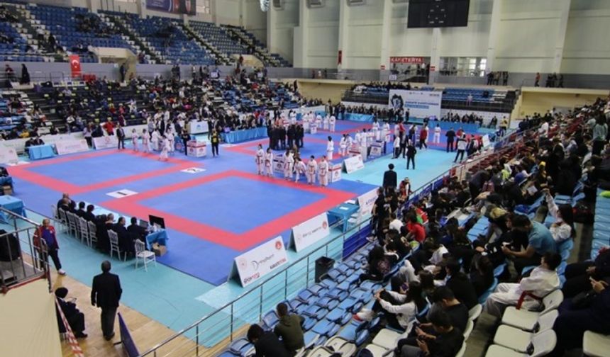 Türkiye Karate Şampiyonası Finali'nde sporcular kıyasıya yarıştı