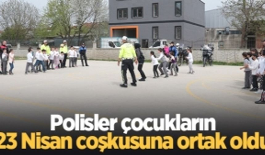 Polisler çocukların 23 Nisan coşkusuna ortak oldu