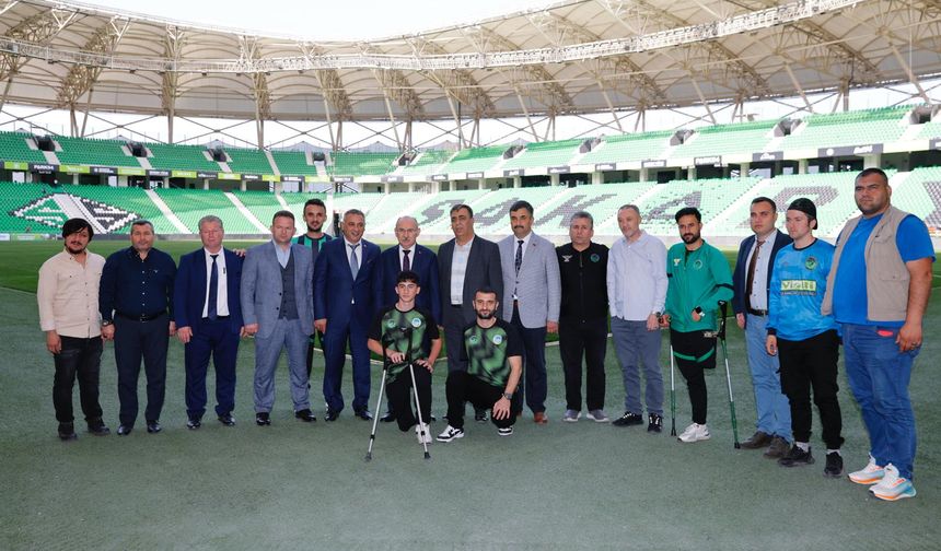 Sakarya Valisi, Bedensel Engelli Spor Kulübü'ne destek ve tebrik ziyareti