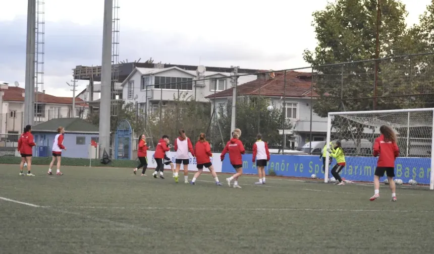 Sakarya Kadın Futbol Takımı Antalya'da mağlup oldu