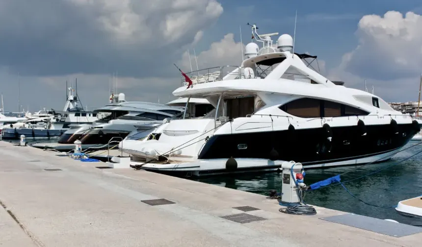 İstanbul'da Saatlik ve Günlük Tekne Kiralama: Ada Yacht Sailing Farkı