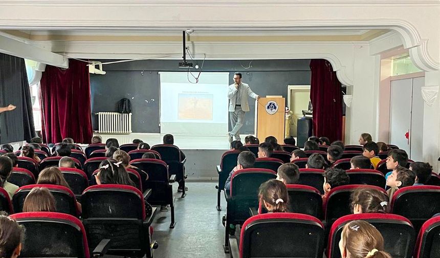 SUBÜ öğrencileri bilime teşvik ediyor