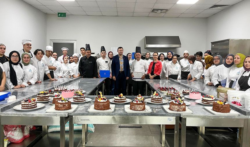 Şefler lezzet sırlarını SUBÜ öğrencileri ile paylaştı