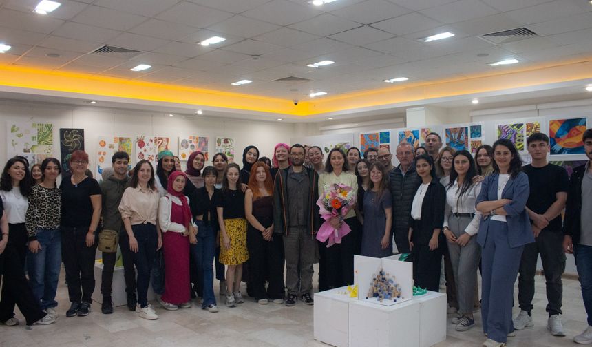 Sakarya Üniversitesinde Temel Sanat Eğitimi Dersi Öğrenci Çalışmaları sergisi düzenlendi