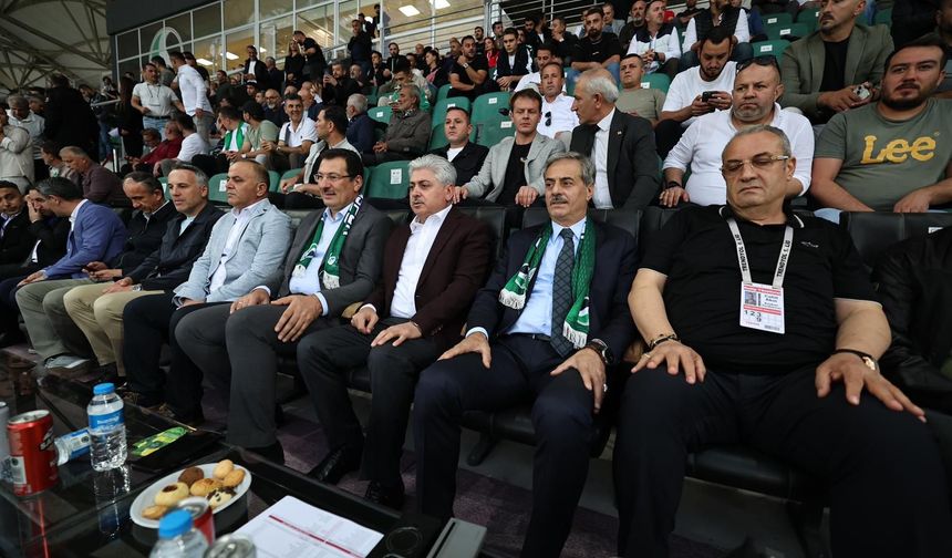Sakaryaspor'da genel kurul kararı sonrası futbolcuların gözü kulağı Alemdar'da
