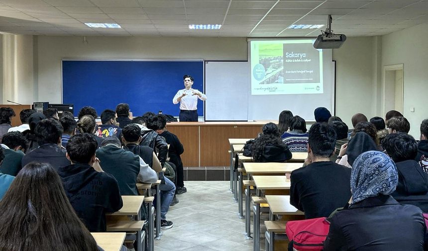 SUBÜ Bilişim Teknolojileri MYO’da mobil fotoğrafçılık atölyesi düzenlendi