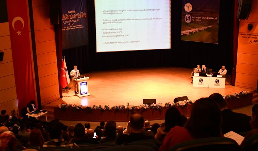 SAÜ, dahiliye alanında Türkiye’nin uzmanlarını ağırladı