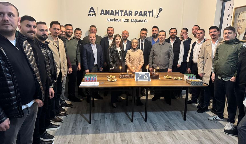 Anahtar Parti Serdivan'da 1. yaşını kutladı