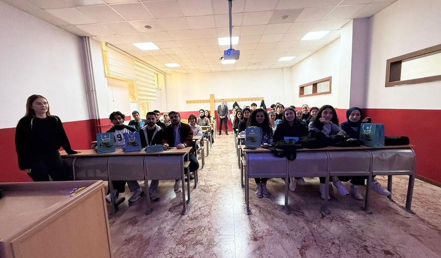 Büyükşehir, tarihi spor yatırımlarını üniversite gençliğiyle paylaştı