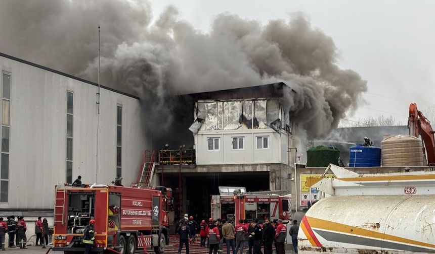 Beton fabrikasında yangın: 2 işçi dumandan etkilendi