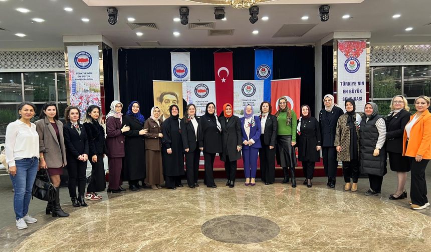 Eğitim-Bir-Sen’li kadınlar: "Anayasa değişsin, aile korunsun"