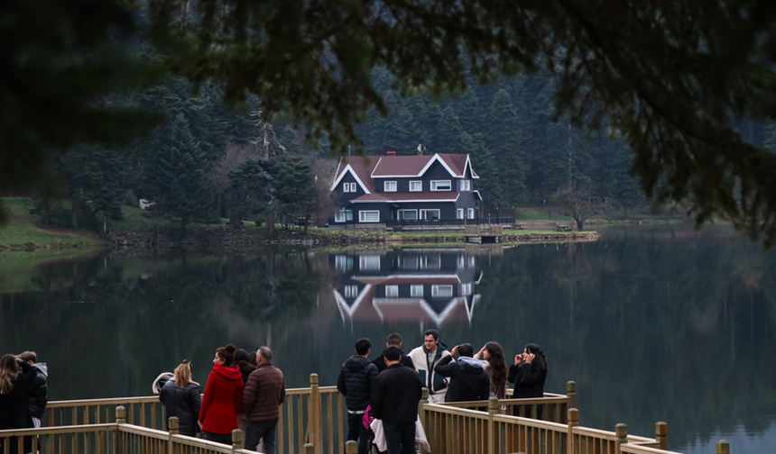 Gölcük Tabiat Parkı’nda kartpostallık manzara