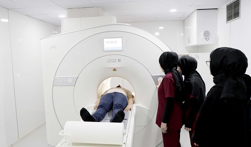 Akyazı Devlet Hastanesi’nde yapay zeka destekli MR dönemi başladı