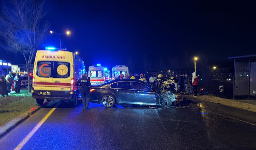 Otomobil halk otobüsü ile çarpıştı: 5 yaralı